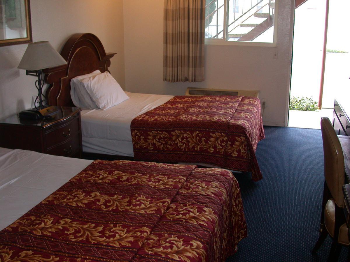 Valley Hotel Роузмийд Екстериор снимка