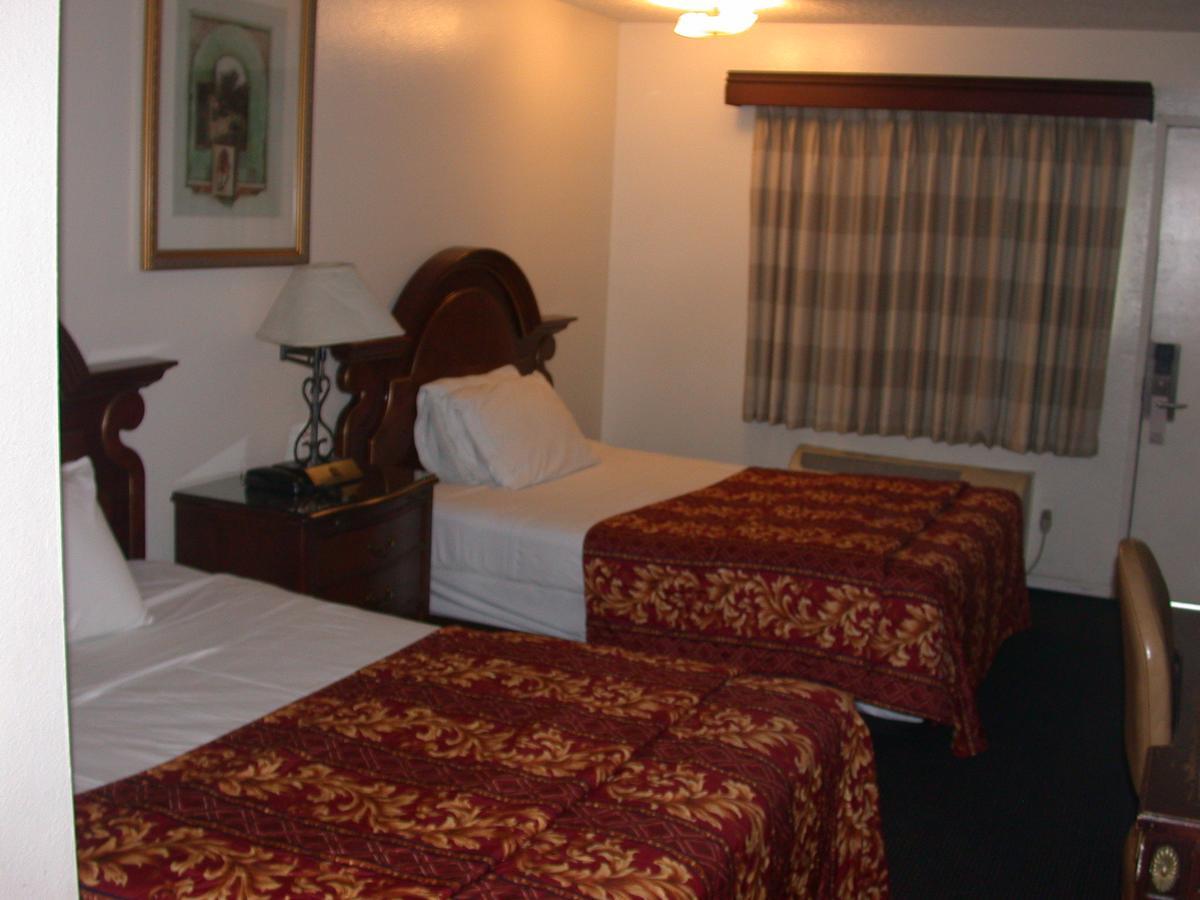 Valley Hotel Роузмийд Екстериор снимка