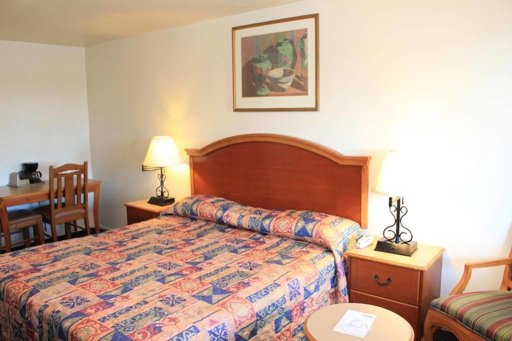 Valley Hotel Роузмийд Екстериор снимка