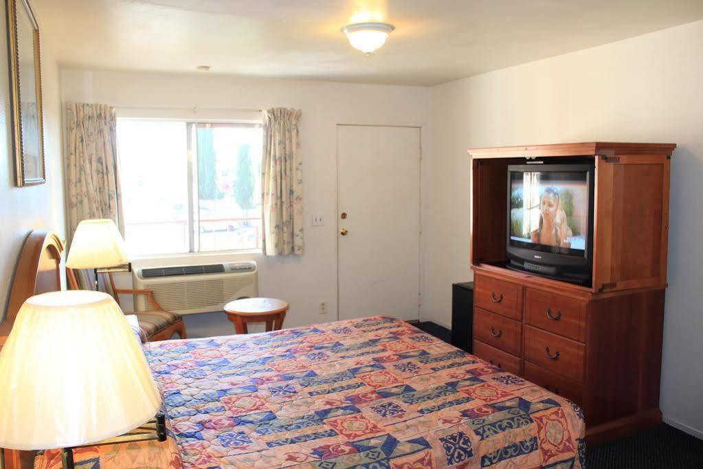 Valley Hotel Роузмийд Екстериор снимка