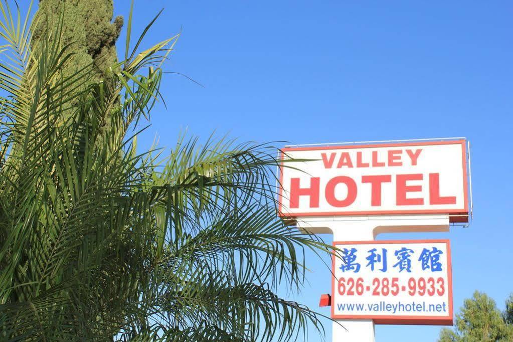 Valley Hotel Роузмийд Екстериор снимка