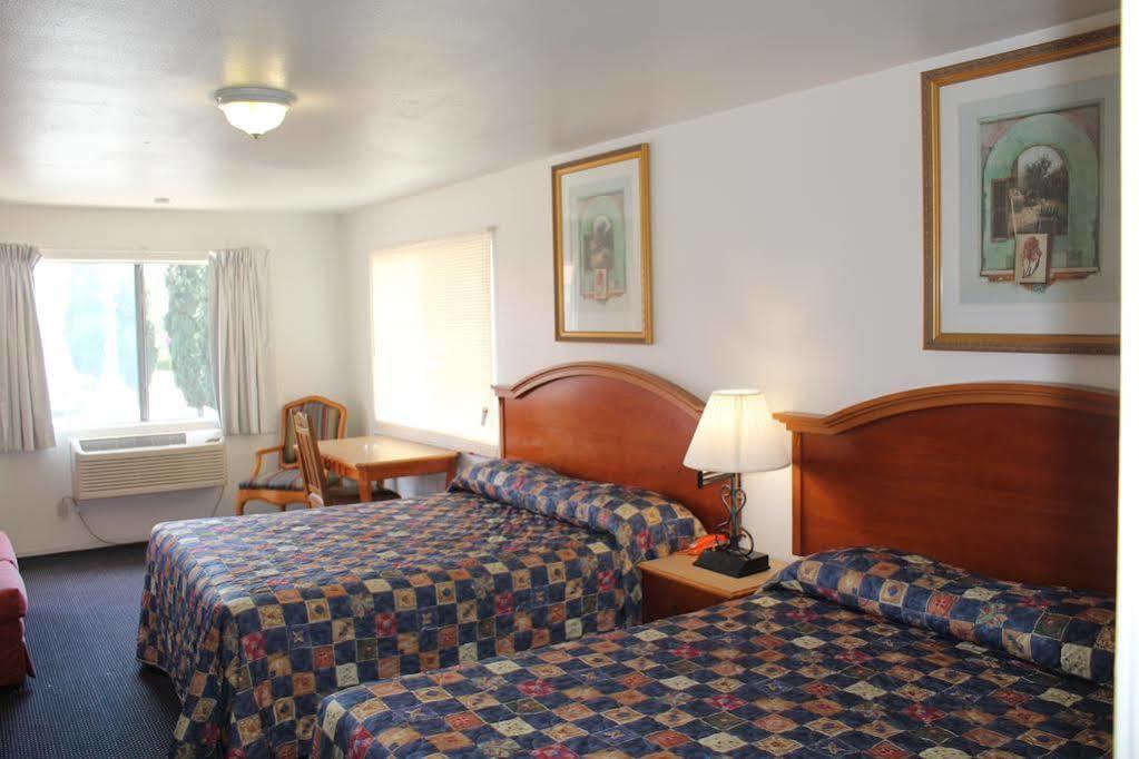 Valley Hotel Роузмийд Екстериор снимка