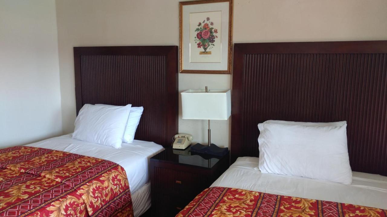 Valley Hotel Роузмийд Екстериор снимка