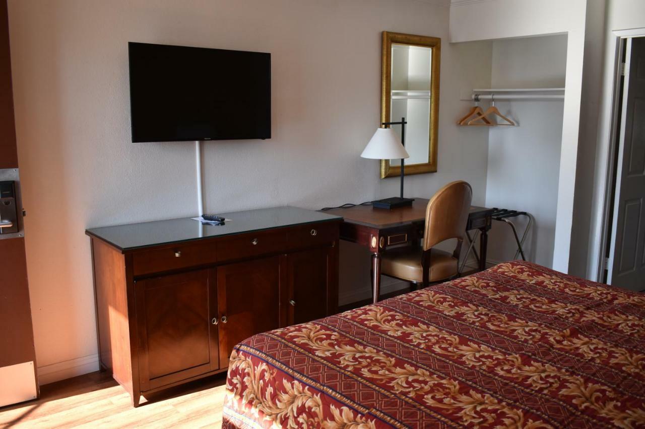 Valley Hotel Роузмийд Екстериор снимка
