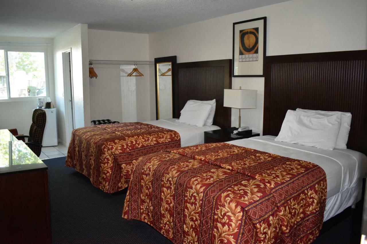 Valley Hotel Роузмийд Екстериор снимка